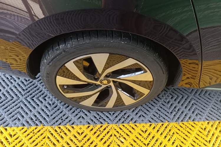 Used Skoda Superb 2019 TSI330 DSG Luxury Edition Right Rear Wheel Hub