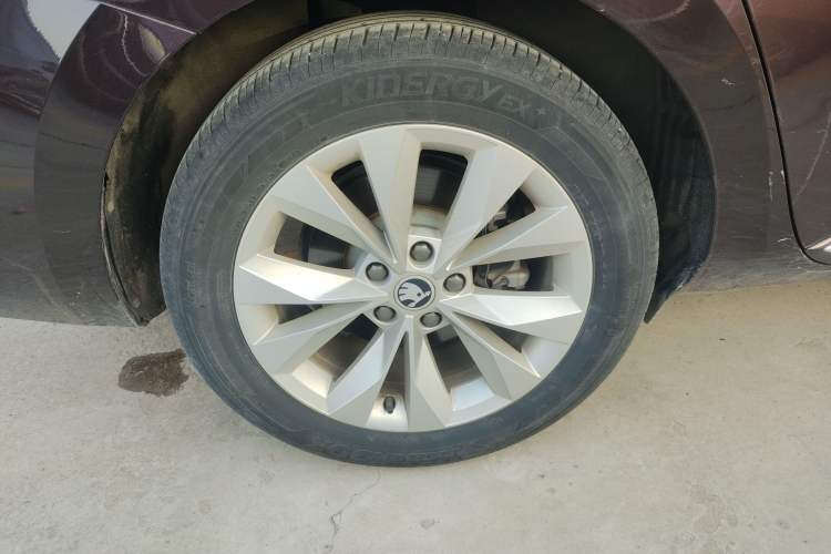 Used Skoda Superb 2019 Restyled TSI330 DSG Comfort Edition Right Rear Wheel Hub