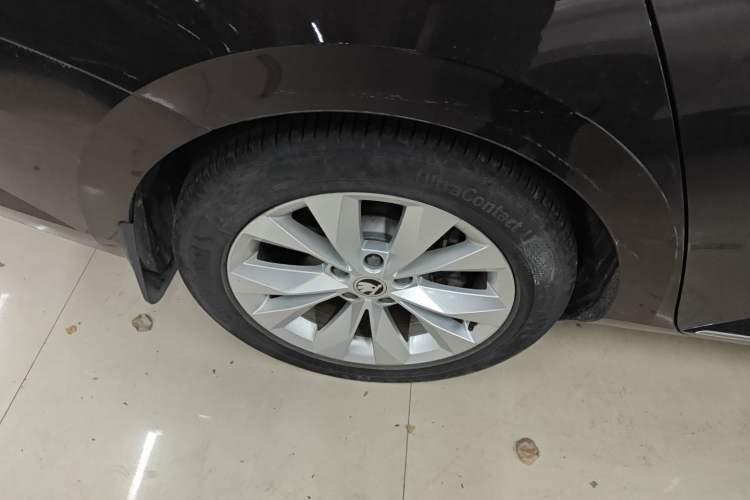 Used Skoda Superb 2019 TSI280 DSG Comfort Edition Right Rear Wheel Hub