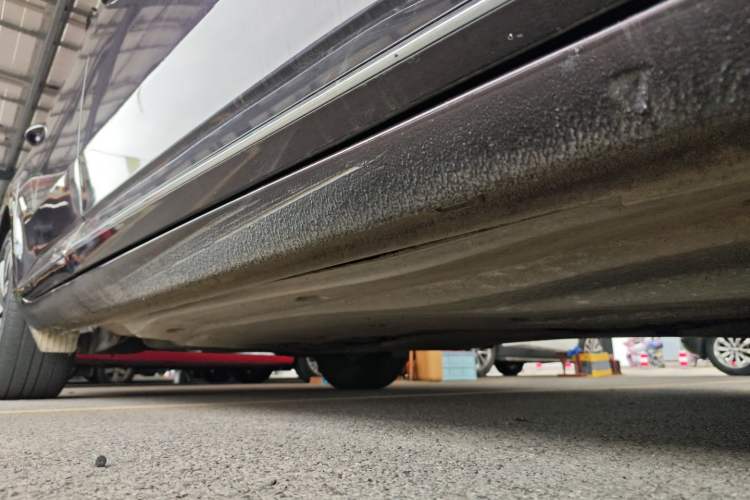 Used Skoda Superb 2019 Facelifted TSI330 DSG Luxury Edition Right Side Sill