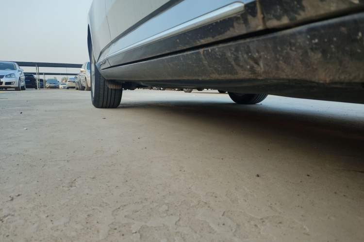 Used Skoda Superb 2019 Restyled TSI330 DSG Comfort Edition Right Side Sill