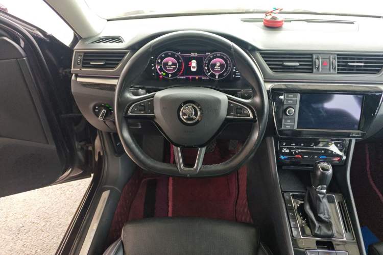 Used Skoda Superb 2019 Facelifted TSI330 DSG Luxury Edition Steering Wheel