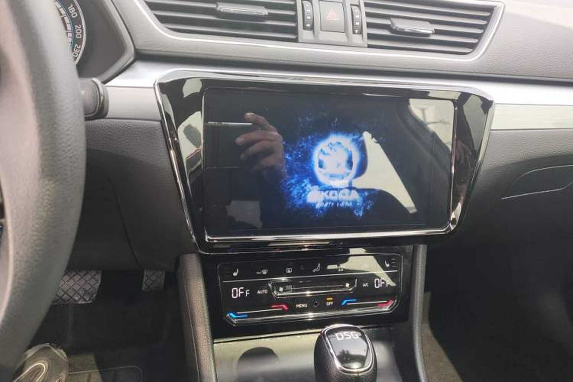 Used Skoda Superb 2019 Facelifted TSI280 DSG Comfort Edition Audio And AC Panel