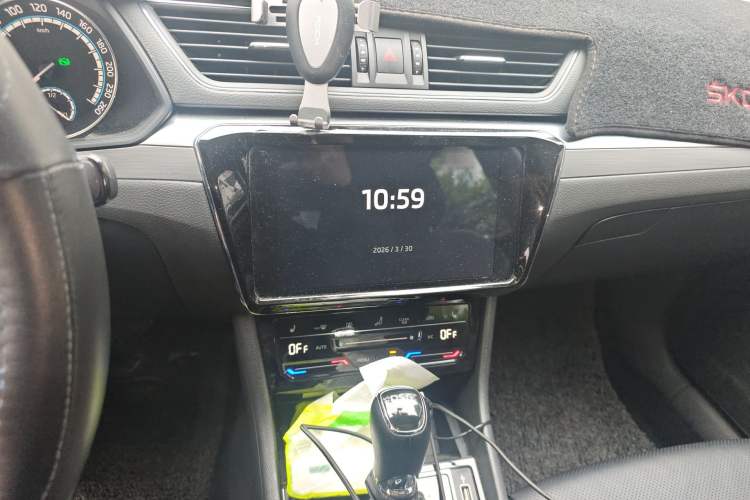 Used Skoda Superb 2019 TSI280 DSG Comfort Edition Audio And AC Panel