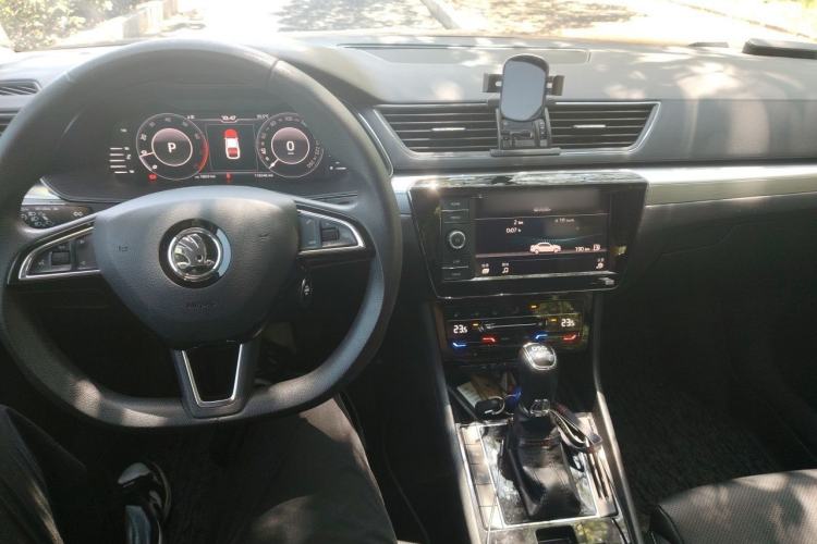 Used Skoda Superb 2019 Restyled TSI330 DSG Comfort Edition Center Console