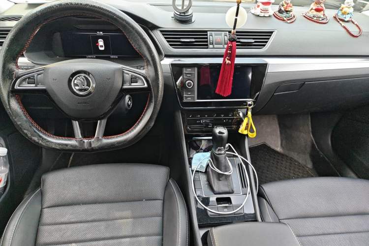 Used Skoda Superb 2019 TSI330 DSG Comfort Edition Center Console