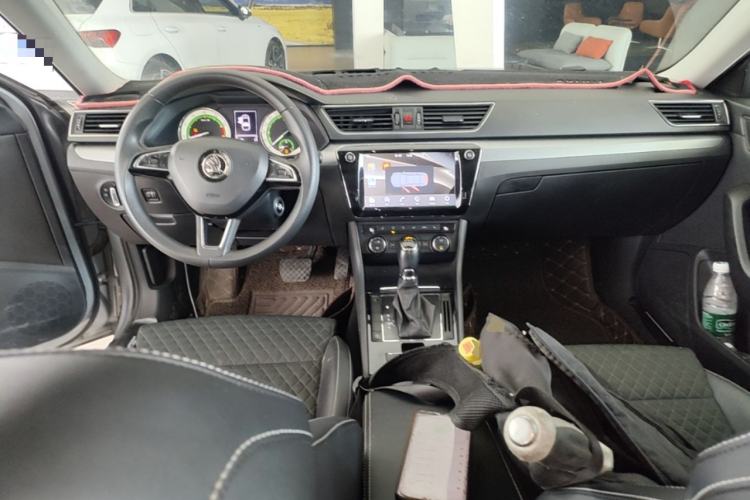 Used Skoda Superb 2019 TSI280 DSG Comfort Edition Center Console