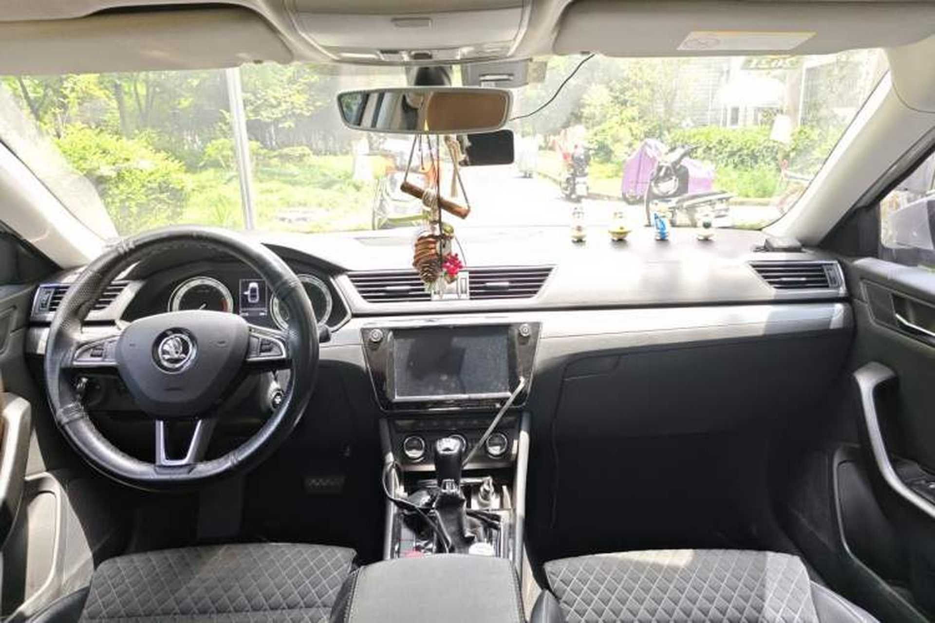 Used Skoda Superb 2019 TSI280 DSG Comfort Edition Center Console