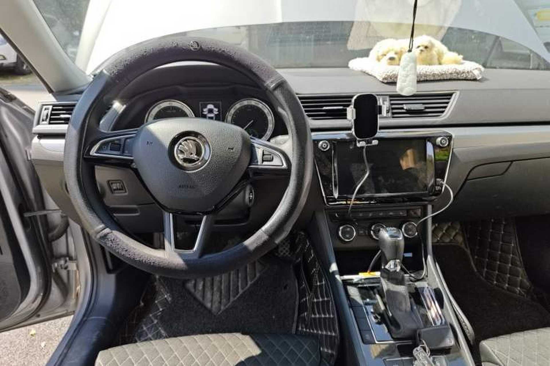 Used Skoda Superb 2019 TSI280 DSG Comfort Edition Center Console