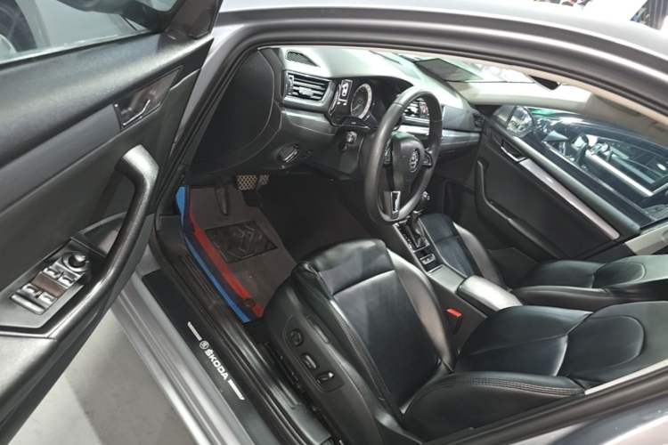 Used Skoda Superb 2019 TSI280 DSG Comfort Edition Driver Seat