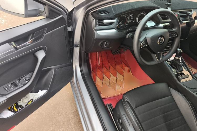 Used Skoda Superb 2019 Facelifted TSI280 DSG Comfort Edition Driver Seat