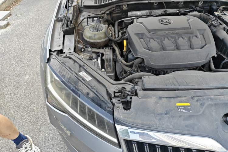 Used Skoda Superb 2019 TSI330 DSG Comfort Edition Engine Bay Right