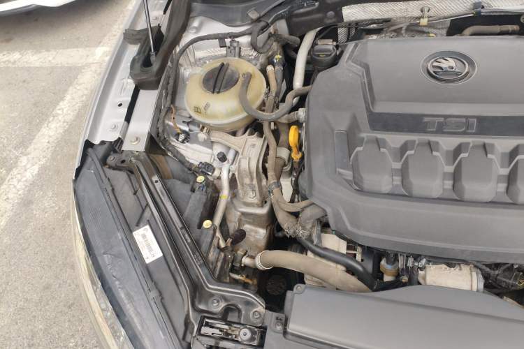 Used Skoda Superb 2019 TSI330 DSG Comfort Edition Engine Bay Right