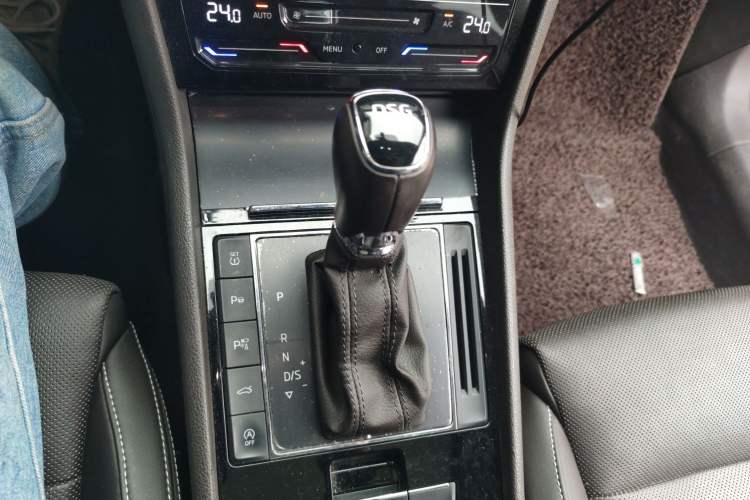 Used Skoda Superb 2019 TSI380 DSG Flagship Edition Gear Lever