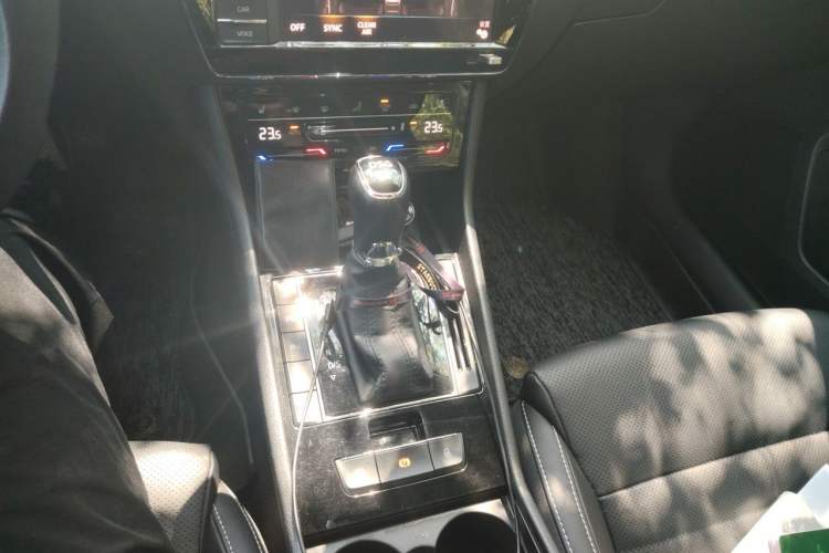 Used Skoda Superb 2019 Restyled TSI330 DSG Comfort Edition Gear Lever