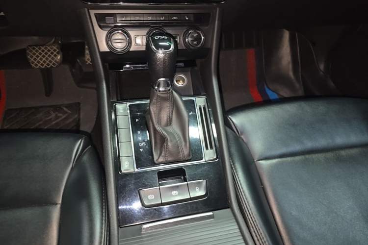 Used Skoda Superb 2019 TSI280 DSG Comfort Edition Gear Lever