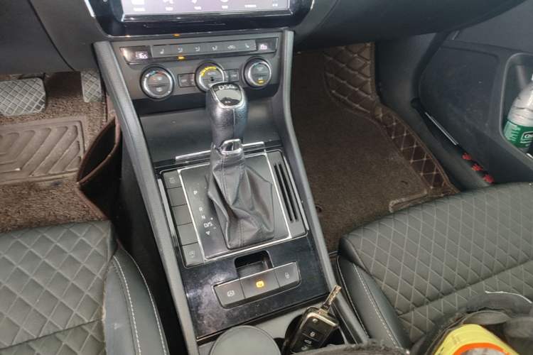 Used Skoda Superb 2019 TSI280 DSG Comfort Edition Gear Lever