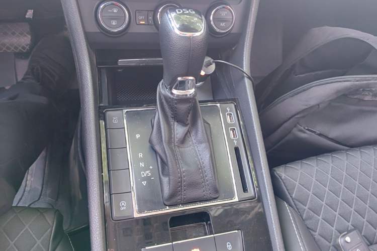 Used Skoda Superb 2019 TSI280 DSG Comfort Edition Gear Lever