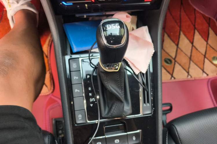 Used Skoda Superb 2019 Facelifted TSI280 DSG Comfort Edition Gear Lever