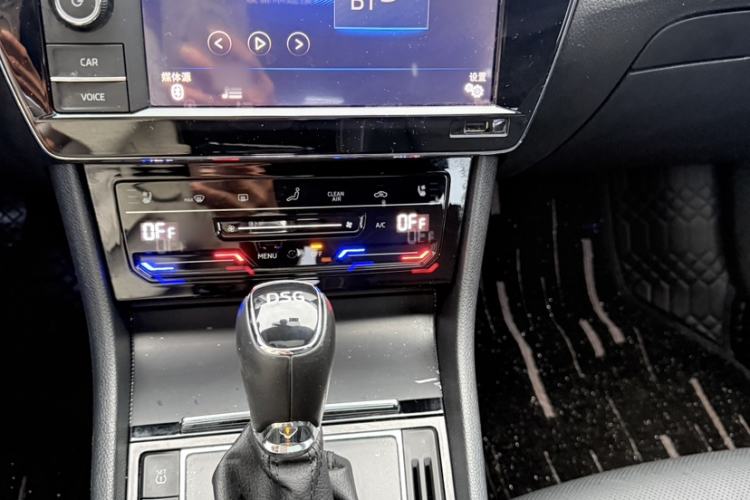 Used Skoda Superb 2019 Facelifted TSI330 DSG Luxury Edition Interior 3
