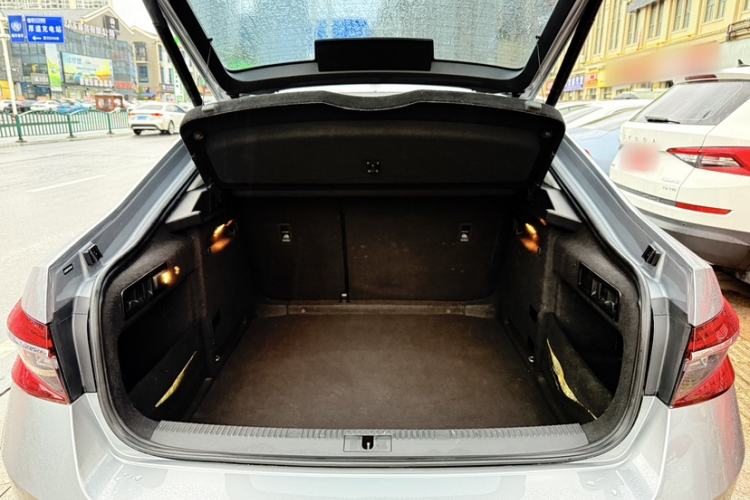 Used Skoda Superb 2019 Facelifted TSI330 DSG Luxury Edition Interior 6