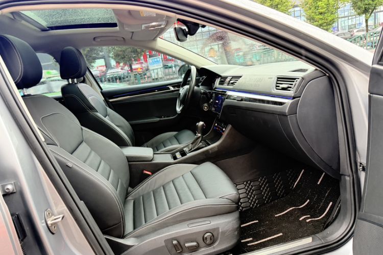 Used Skoda Superb 2019 Facelifted TSI330 DSG Luxury Edition Interior 8