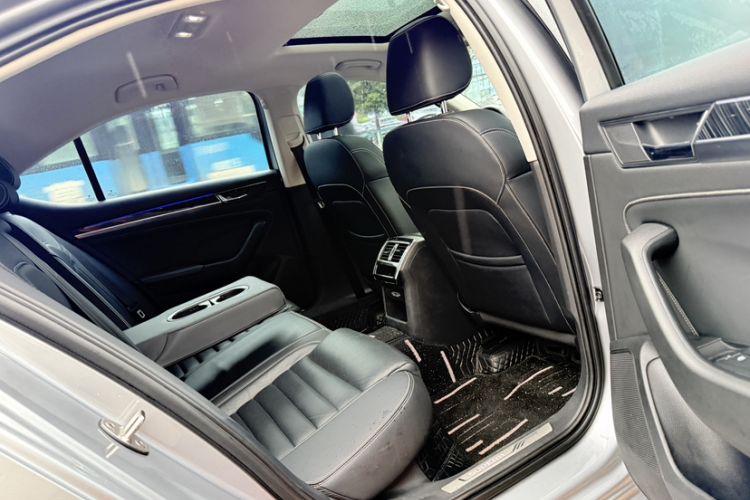 Used Skoda Superb 2019 Facelifted TSI330 DSG Luxury Edition Interior 9