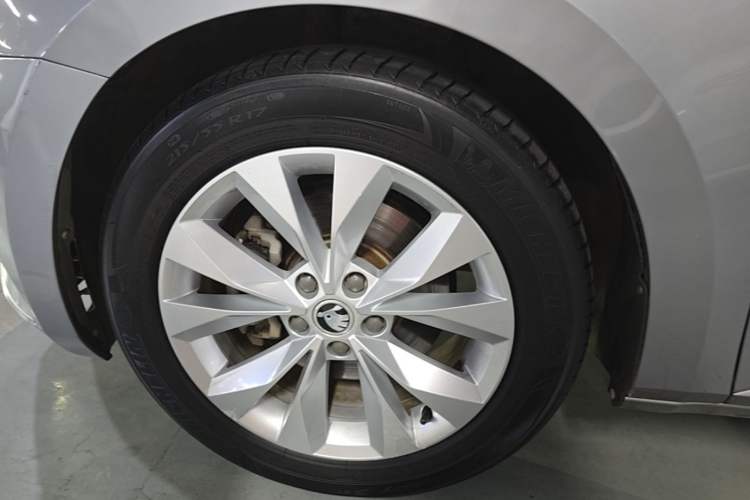 Used Skoda Superb 2019 TSI280 DSG Comfort Edition Left Front Wheel Hub