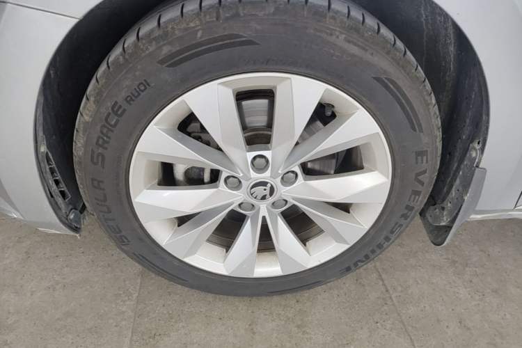 Used Skoda Superb 2019 TSI280 DSG Comfort Edition Left Front Wheel Hub