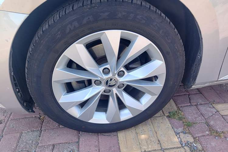 Used Skoda Superb 2019 TSI280 DSG Comfort Edition Left Front Wheel Hub