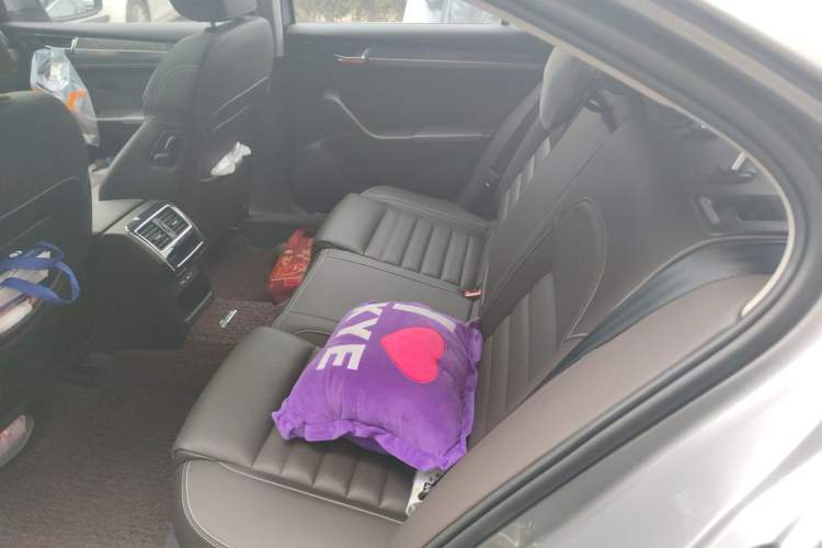 Used Skoda Superb 2019 TSI380 DSG Flagship Edition Left Rear Seat