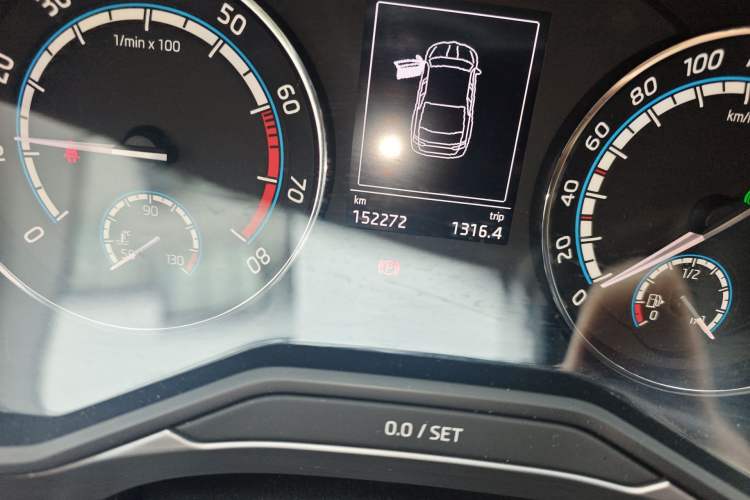 Used Skoda Superb 2019 TSI280 DSG Comfort Edition Odometer Close Up