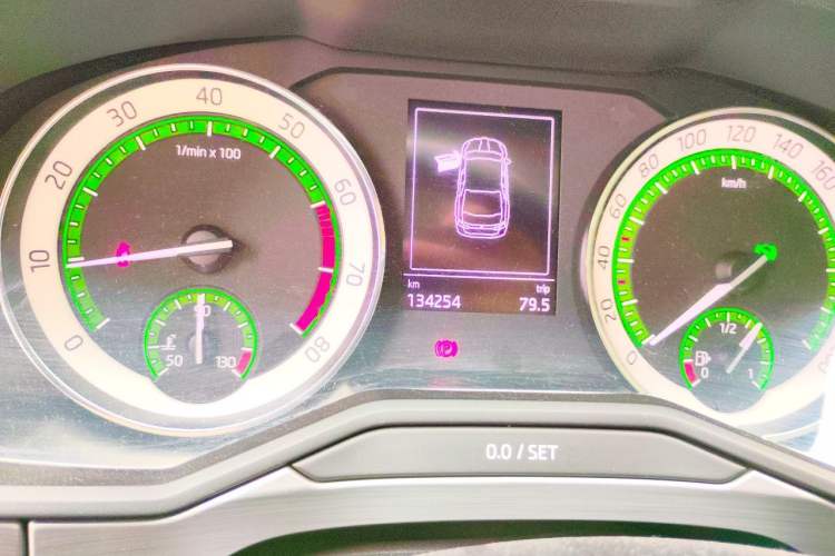 Used Skoda Superb 2019 TSI280 DSG Comfort Edition Odometer Close Up