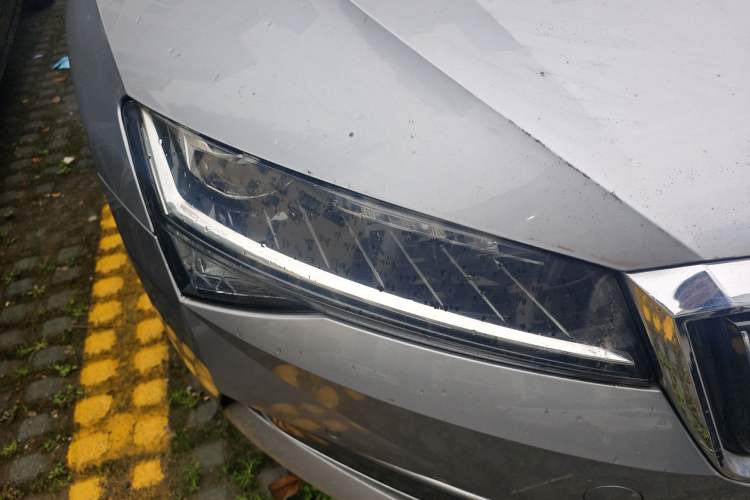 Used Skoda Superb 2019 TSI280 DSG Comfort Edition Right Front Headlight