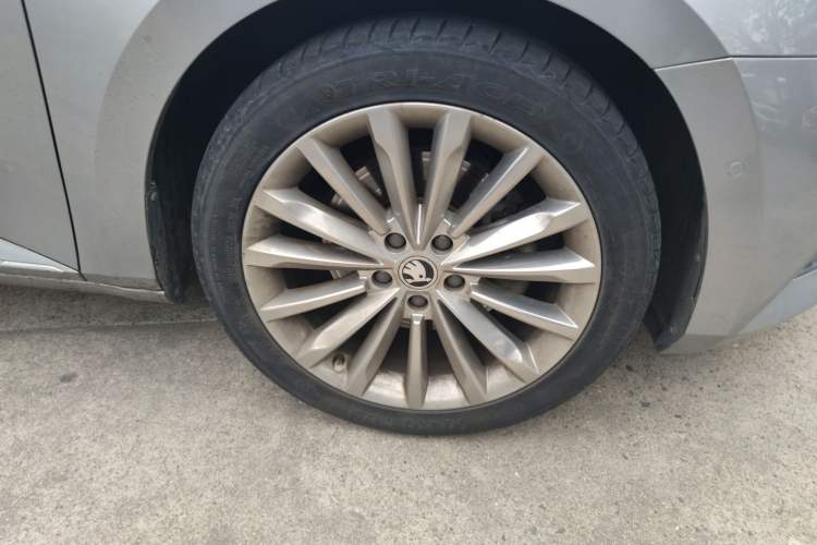Used Skoda Superb 2019 TSI380 DSG Flagship Edition Right Front Wheel Hub