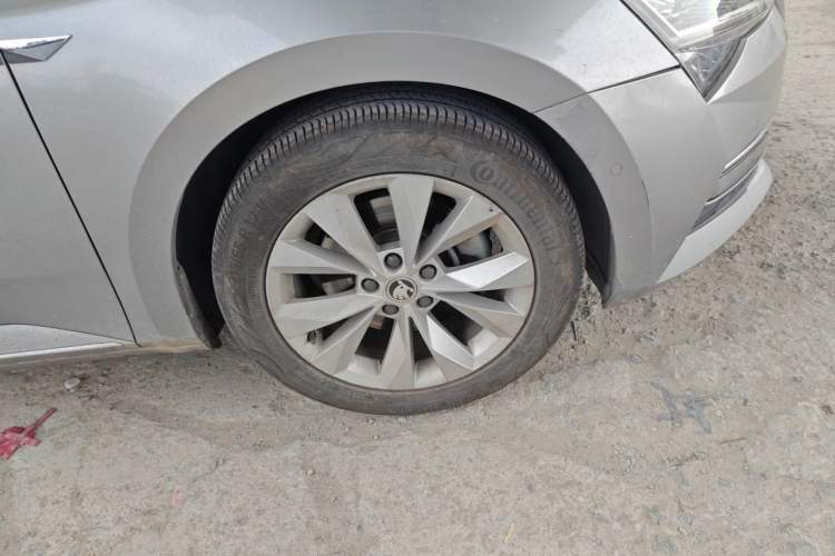 Used Skoda Superb 2019 TSI280 DSG Comfort Edition Right Front Wheel Hub