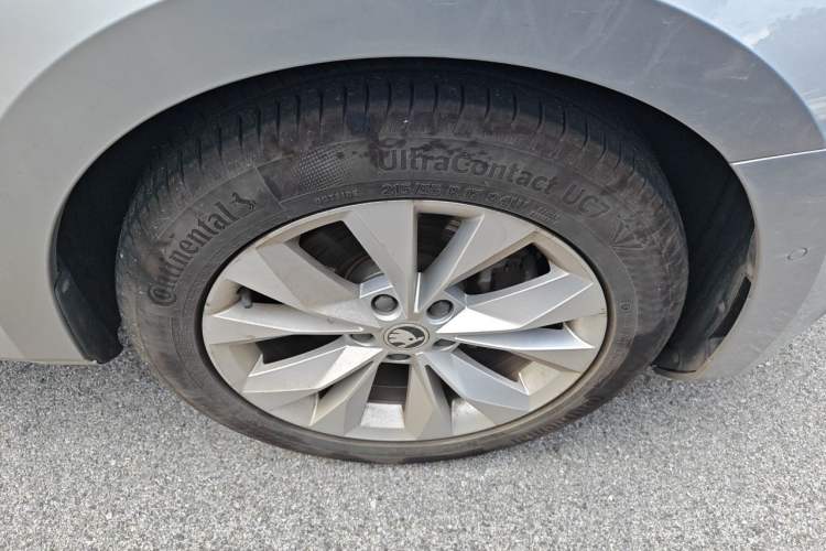 Used Skoda Superb 2019 TSI330 DSG Comfort Edition Right Front Wheel Hub