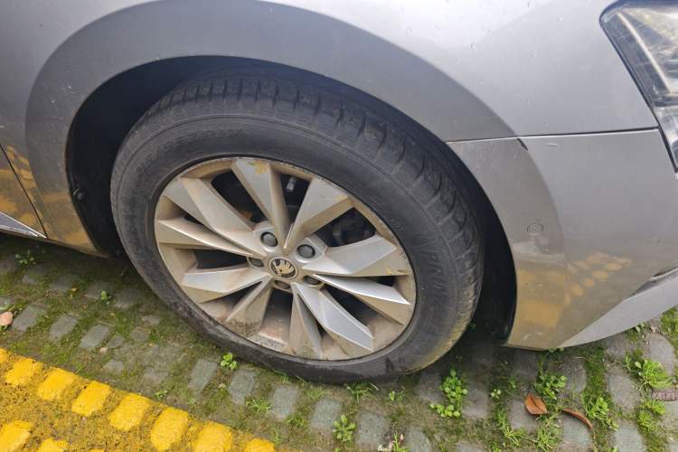 Used Skoda Superb 2019 TSI280 DSG Comfort Edition Right Front Wheel Hub