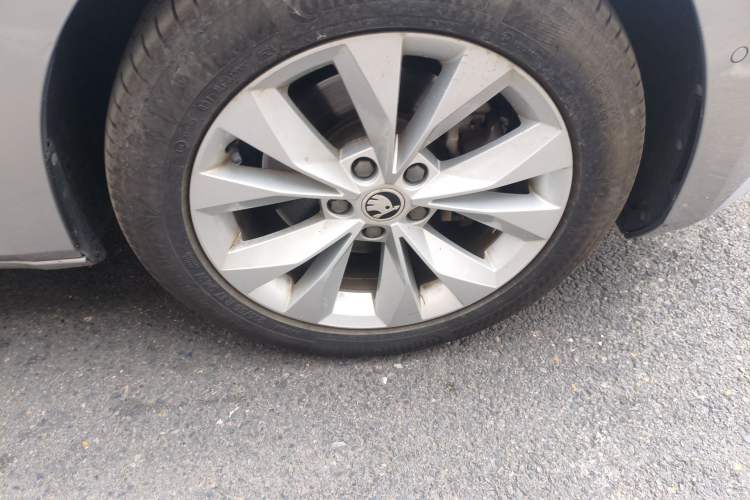 Used Skoda Superb 2019 TSI330 DSG Comfort Edition Right Front Wheel Hub