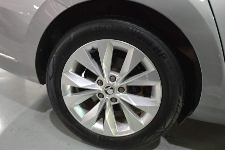 Used Skoda Superb 2019 TSI280 DSG Comfort Edition Right Rear Wheel Hub