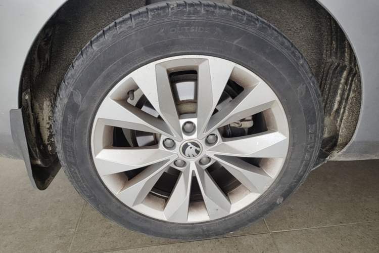 Used Skoda Superb 2019 TSI280 DSG Comfort Edition Right Rear Wheel Hub