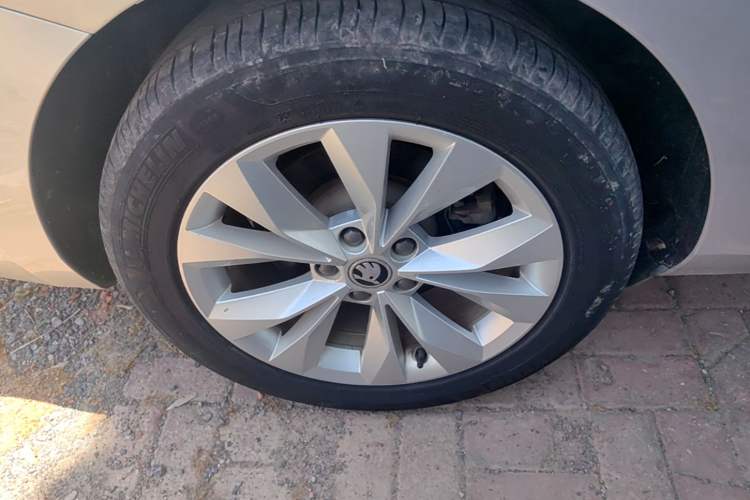 Used Skoda Superb 2019 TSI280 DSG Comfort Edition Right Rear Wheel Hub