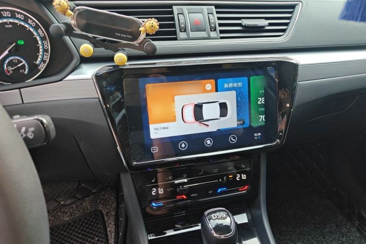 Used Skoda Superb 2019 Facelifted TSI280 DSG Comfort Edition Audio And AC Panel