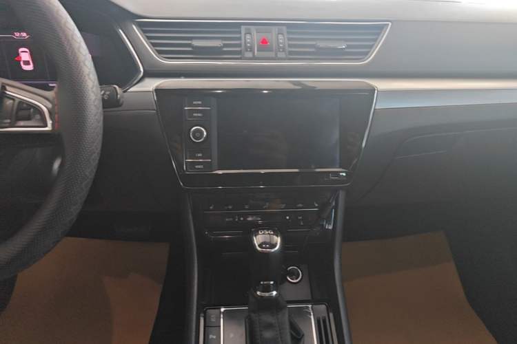 Used Skoda Superb 2019 Restyled TSI330 DSG Comfort Edition Audio And AC Panel