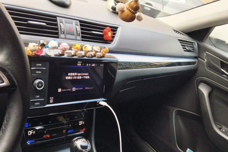 Used Skoda Superb 2019 TSI330 DSG Luxury Edition Audio And AC Panel