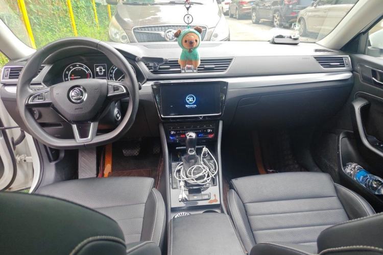 Used Skoda Superb 2019 TSI280 DSG Comfort Edition Center Console