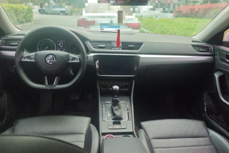 Used Skoda Superb 2019 Facelifted TSI280 DSG Comfort Edition Center Console