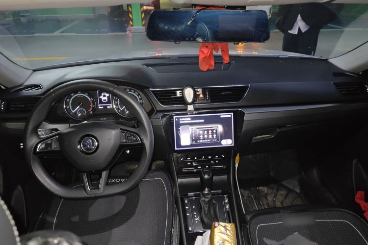 Used Skoda Superb 2019 TSI280 DSG Comfort Edition Center Console