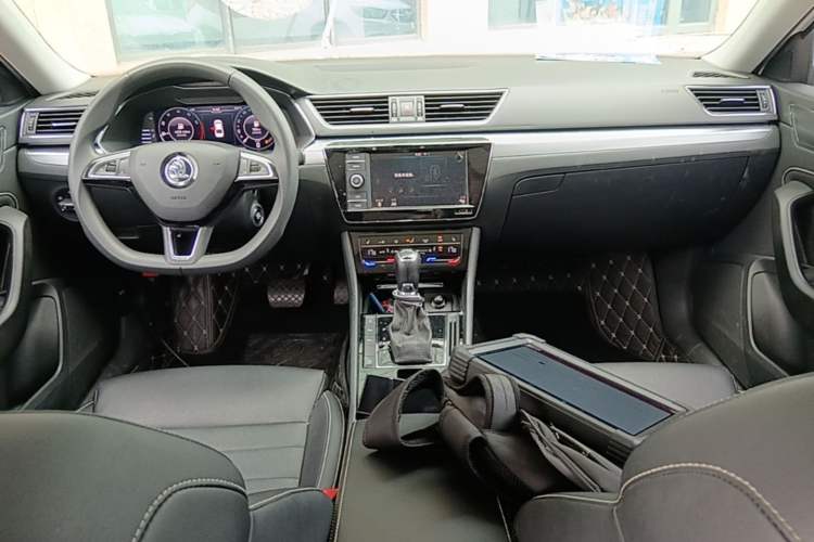 Used Skoda Superb 2019 TSI280 DSG Comfort Edition Center Console