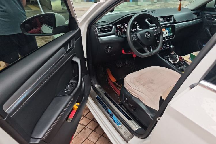 Used Skoda Superb 2019 Facelifted TSI280 DSG Comfort Edition Driver Seat